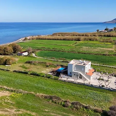 Beachfront Lux Apartamento Dhrámia