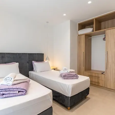 Beachfront Lux Apartamento Dhrámia